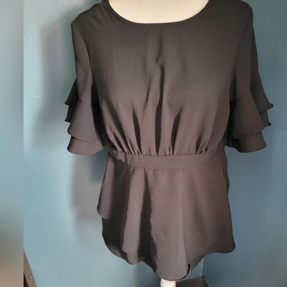 PrettyLittleThing ladies size 6 black romper/jumpsuit‎ shorts skort Dress